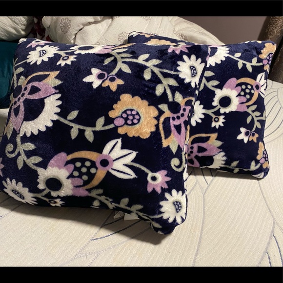 Pillow set - Picture 2 of 3